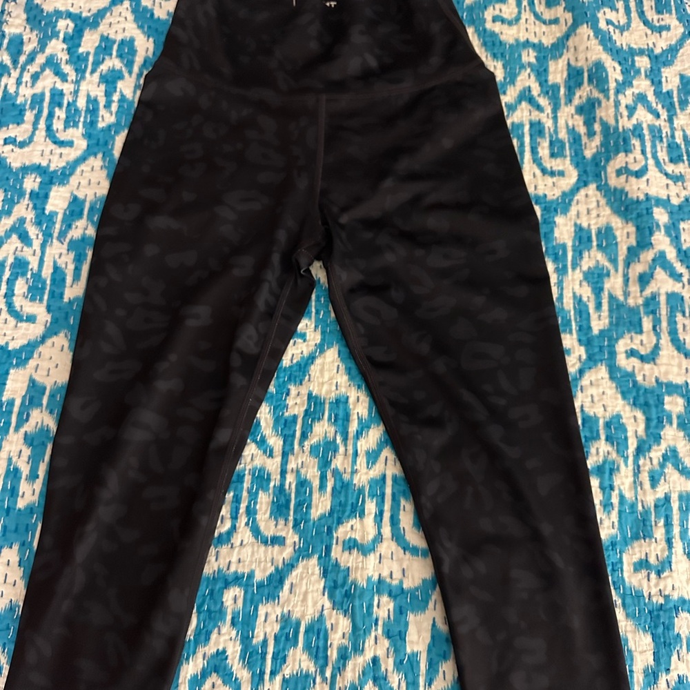 Women’s ECHT black leopard Patterned Leggings